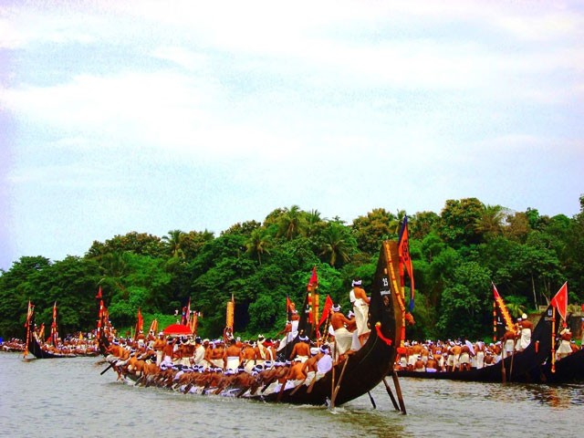 Snake-Boat-Race-Alleppey: places to visit in kerala in august